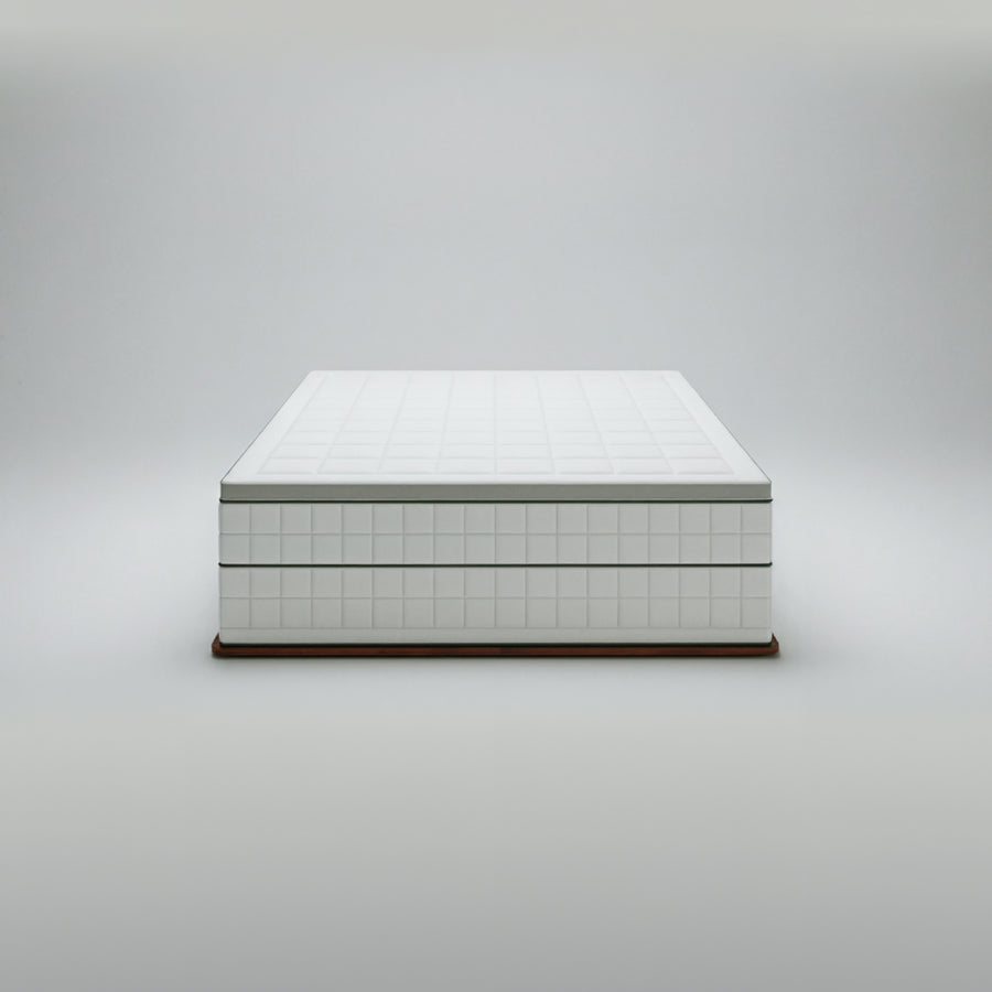 MUUNBASE MKII: Deep, weightless luxury with a true hotel feel.