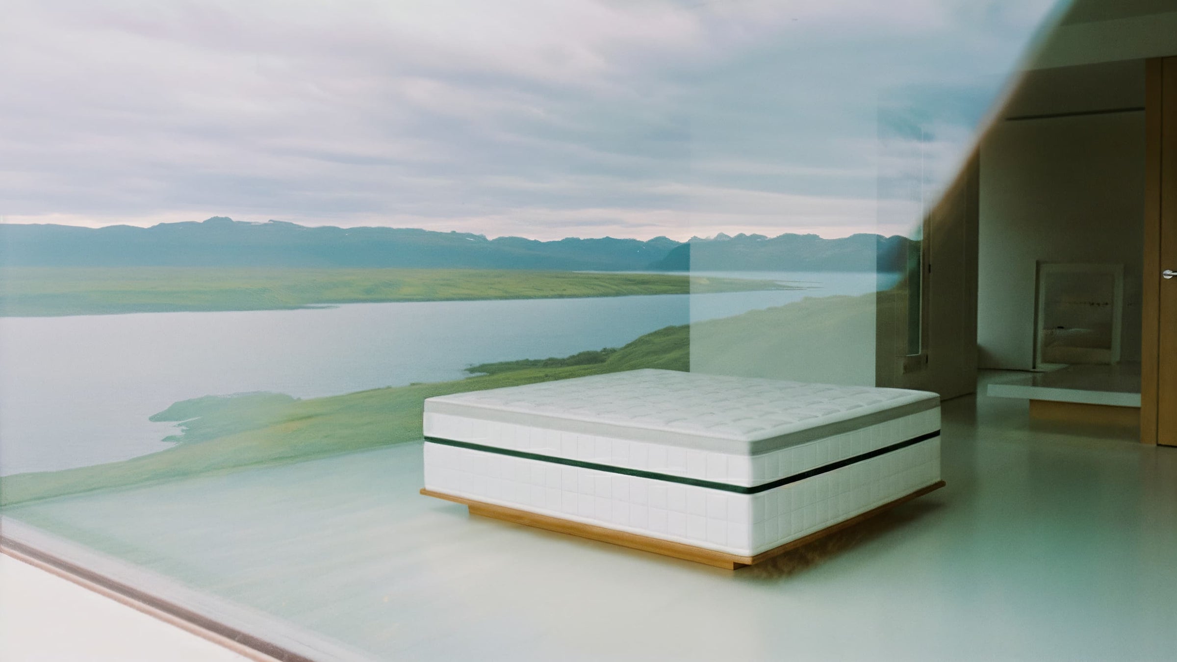 TRY OUR COLLECTIONS AND GET A 20-MINUTE SLEEP PROFILE WHILE YOU TEST ●  BUY A MATTRESS AND RECEIVE A FULL SLEEP PROFILE WITH TWO SESSIONS ● (VALUE 4.000 DKK).